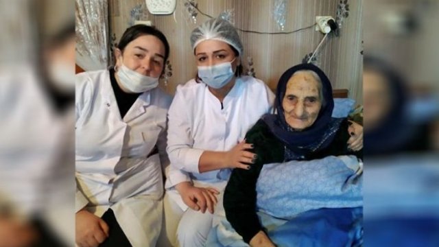 99 yaşlı Qubadlı sakini peyvənd olundu xa0