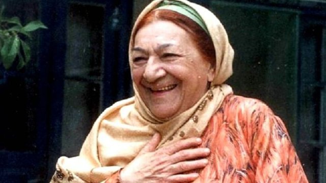 Özündən 11 yaş kiçik oğlanla evlənən, nəvəsini övladlığa götürən, pişiyinə elçi gedən Nəsibə Zeynalova