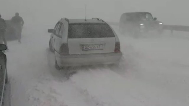 Bakı-Şamaxı yolunda hərəkət iflic oldu - VİDEO