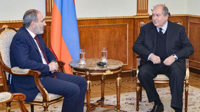 Sarkisyanla Paşinyanın görüşü oldu