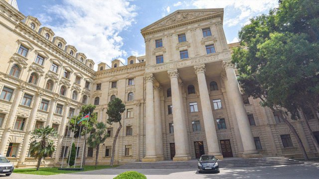 O, erməni propaqandasının tezislərini təkrarlayır - XİN