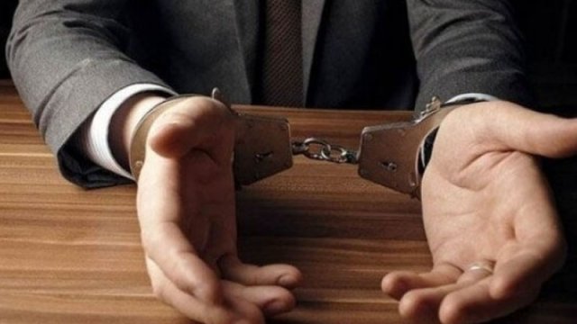 Rüşvətə görə həbs edilən nazirlik əməkdaşının istintaqı yekunlaşdı