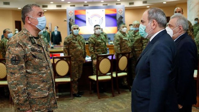 Paşinyan yeni Baş qərargah rəisini təqdim etdi