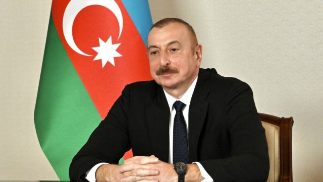 Prezident Pakistanın dövlət başçısını təbrik etdi