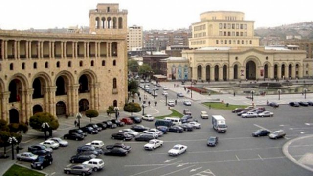 İrəvanda məmur və yüksək çinli zabitlərin oğulları arasında qanlı dava  