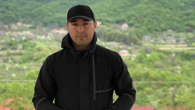 Sibirdə kasıblara meyvə paylayan azərbaycanlı necə məşhurlaşdı? - FOTO