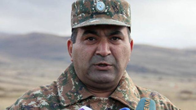 Paşinyanı ələ salan general müdafiə nazirini məhkəməyə verdi