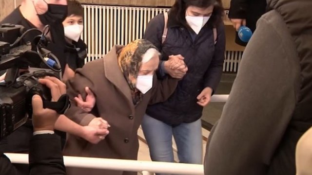 104 yaşlı qadın peyvənd vurdurdu: \