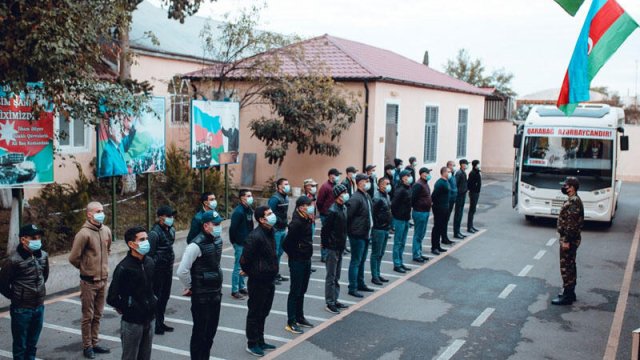 Azərbaycanda bu şəxslər orduya yığılır - SMS göndərilməyə başlandı