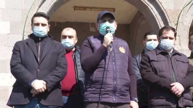 “Ola bilməz ki, onlar bizə yol açsınlar, biz onlara açmayaq” - Paşinyan