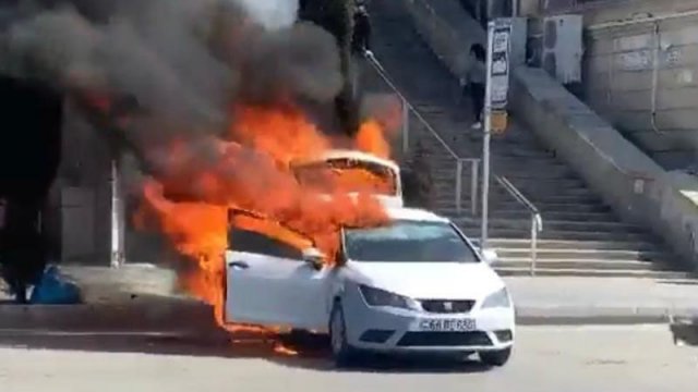 Bakıda avtomobil yandı - VİDEO
