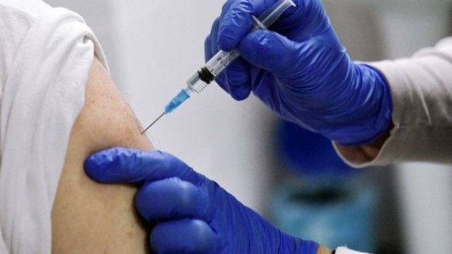Peyvəndin hər iki dozasını vurdurduqdan bir ay sonra koronavirusa yoluxdu