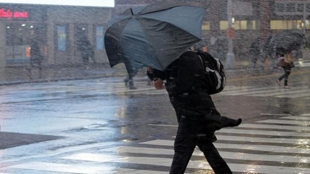 Bakıdakı güclü küləklə bağlı XƏBƏRDARLIQ