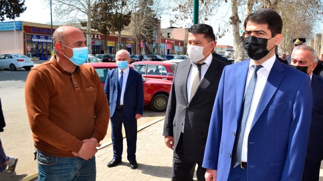 Seymur Orucov rayon mərkəzində əhali ilə görüşdü - FOTO