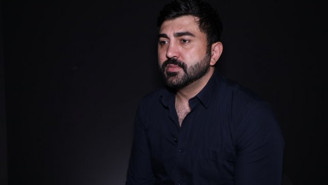 Müharibədə qənimət kimi götürülən texnikanı təmir edən müğənni - VİDEO