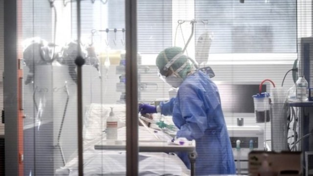 Daha bir həkim koronavirusdan vəfat etdi - FOTO