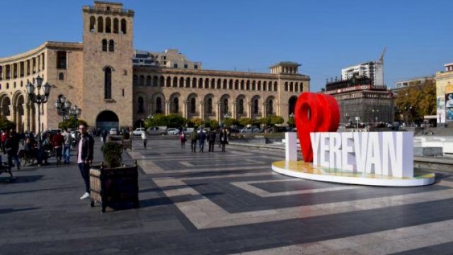 Ermənistan rus dilindən tam imtina edir? - Rus dilində lövhələr də yığışdırılır...