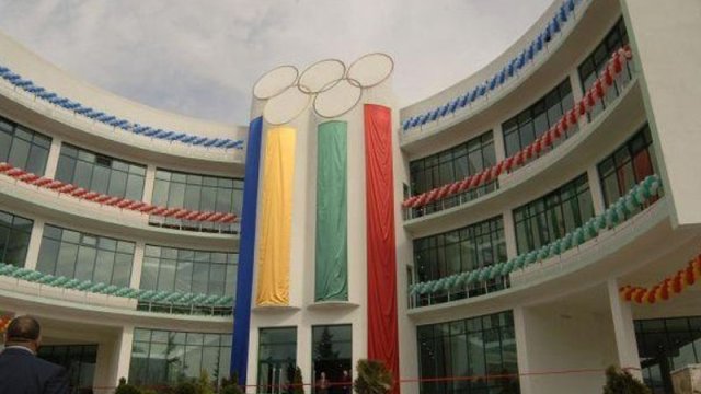 Nazirlik balansındakı stadionu nəzarətsiz qoydu