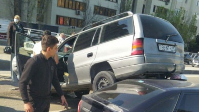 Bakıda zəncirvari qəza: tıxac yarandı - FOTOLAR