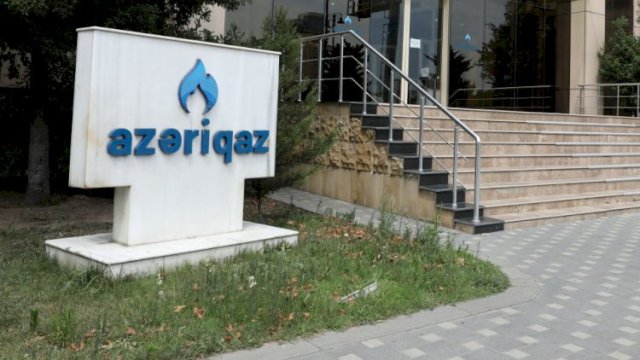 “Azəriqaz” ağıla gəlməyən üsulla qanunsuz xətt çəkən abonenti tutdu - VİDEO