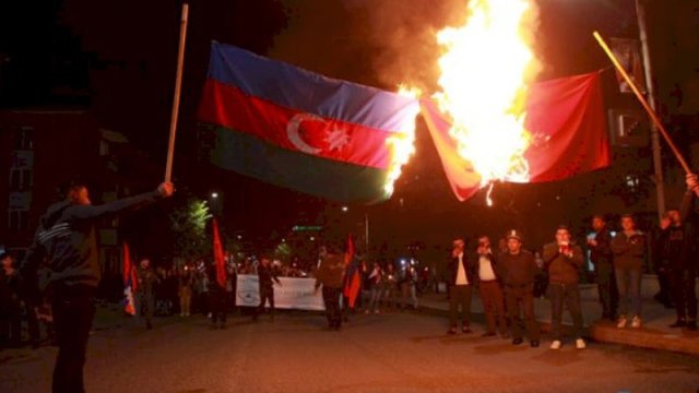Xankəndidə yenə də Azərbaycan və Türkiyə bayraqlarına od vuruldu... - FOTOLAR