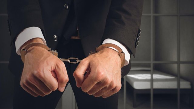 Həbslərdən təşvişə düşən məmurlar iz itirməyə çalışırlar