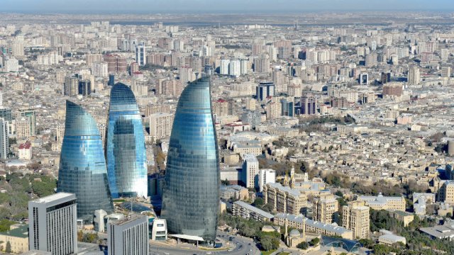 Bakıda tarixi binanın üzərində qanunsuz tikinti işi aparanlar cəzalandırılacaq - FOTO