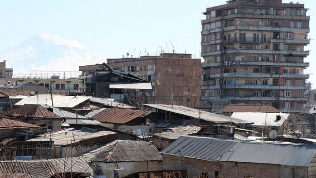Ermənistan vətəndaşları işləmək üçün kütləvi şəkildə Rusiyaya qaçırlar