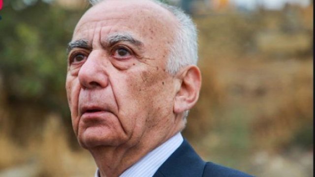 Hacıbala Abutalıbov son iş günündə qanunsuz sənəd imzalamaqda suçlanır - FOTOFAKT