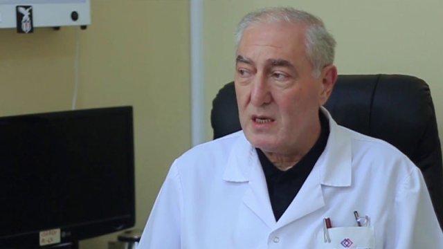 Tanınmış həkim koronavirusdan vəfat etdi