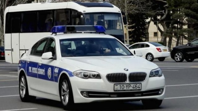 Yol polisi sirkə içən uşağı belə xilas etdi - VİDEO