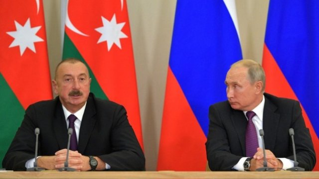 İlham Əliyev Putinlə telefonla danışdı