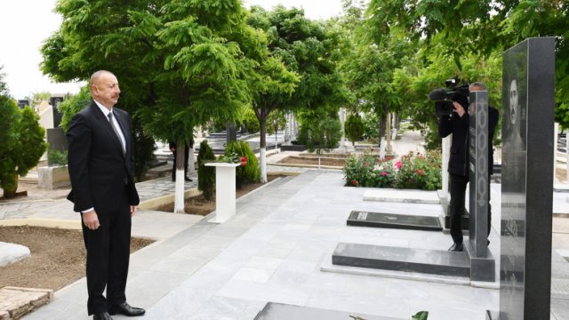 İlham Əliyev Vətən Müharibəsi Şəhidlərinin məzarını ziyarət etdi -xa0FOTO