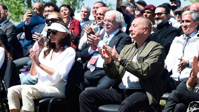 Şuşada Prezidenti təsirləndirən ifa... - VİDEO