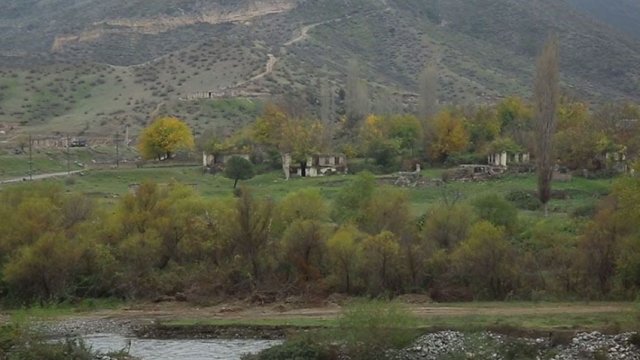 Laçın sakini 30 ildən sonra xarabalıqlar arasından əl işini tapıb - FOTO