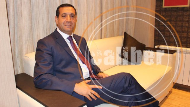 Deputat arağını şəhidin adına yaradılmış bulaqda soyudur - FOTO