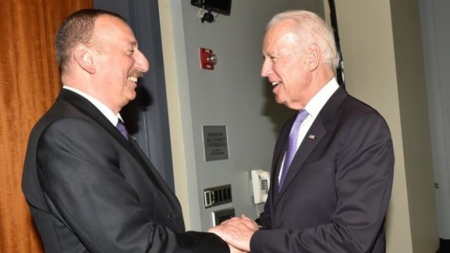 Bayden İlham Əliyevi təbrik etdi