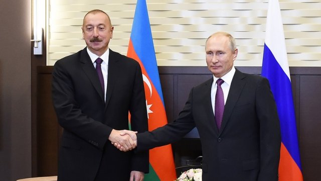 Vladimir Putin İlham Əliyevi təbrik etdi