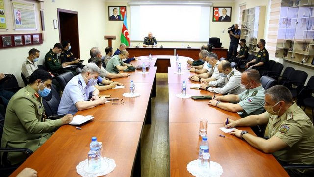 Hərbi attaşelər düşmənin dövlət sərhədindəki təxribatı barədə məlumatlandırılıb
