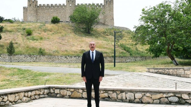 Prezident Şahbulaq qalasına getdi - FOTOLAR