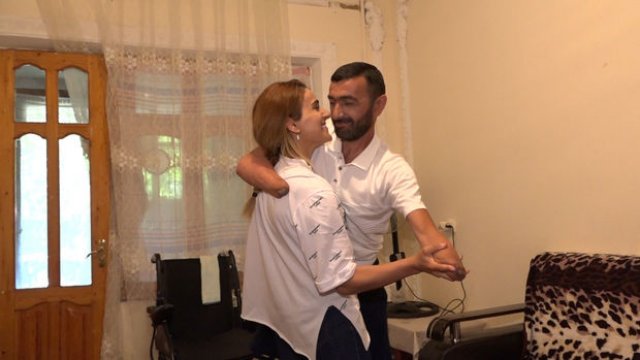 Qarabağ qazisinin xanımı: “Onu heç kimə etibar etməyib qucağımda gəzdirirəm” - VİDEO