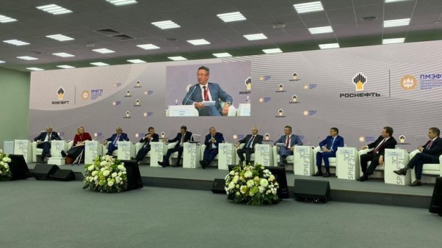 SOCAR prezidenti Sankt-Peterburq beynəlxalq iqtisadi forumunda çıxış etdi