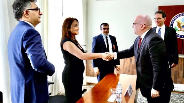 ABŞ Dövlət katibinin köməkçisi vətəndaş cəmiyyəti nümayəndələri ilə görüşdü