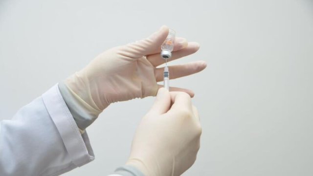 Ölkədə bu gün peyvənd olunanların sayı açıqlandı