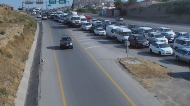 Lökbatanda ağır qəza tıxaca səbəb oldu -xa0FOTO