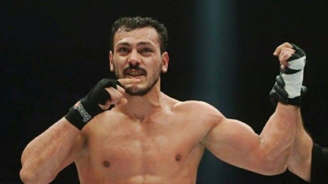 Zabit 2 il sonra rinqə qayıtdı, qalib gəldi - VİDEO