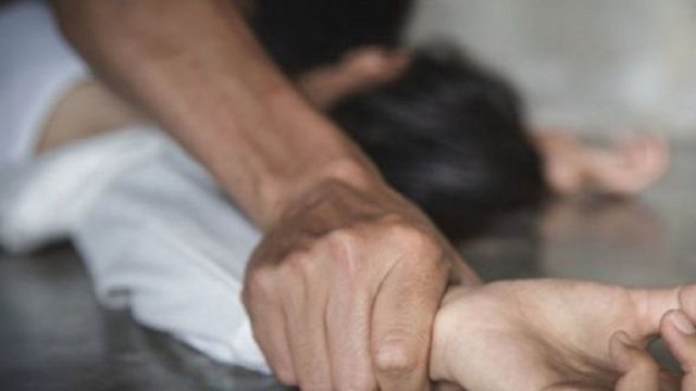 Müğənni aktyoru təcavüzdə ittiham etdi (FOTOLAR)