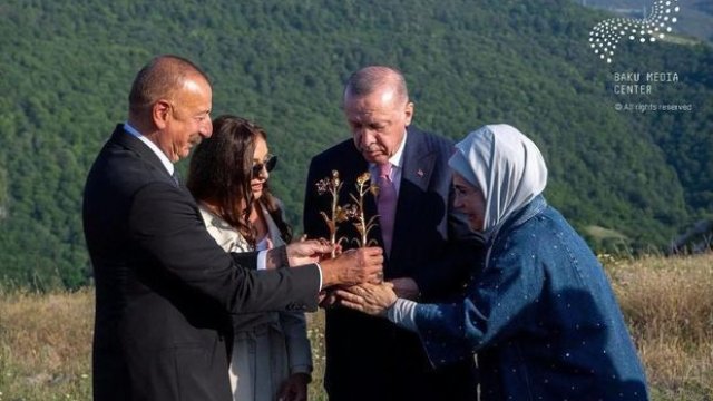 İlham Əliyev və Ərdoğan Şuşa gəzintisində - VİDEO