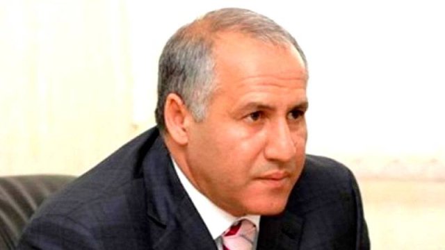 Füzuli Ələkbərovun başı dərddə - Keçmiş nazirin iflas həddində olan şirkəti məhkəməyə verildi