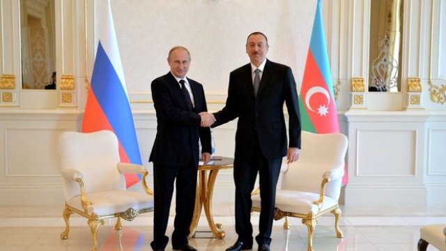 İlham Əliyev Putinlə telefonla danışdı